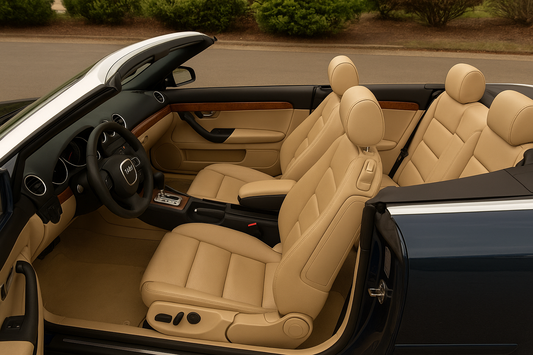 Audi A4 Cabriolet B6/B7 Interieur mit offenem Verdeck – Lederausstattung Beige & Schwarz, Sitze und Lenkrad im Detail | Lederpflege & Lederfarbe Originalfarbtöne für Cabrio Klassiker – Made in Germany