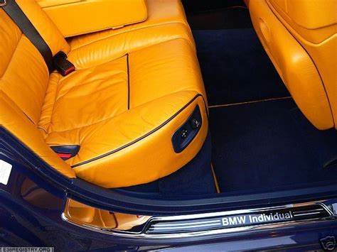 BMW Lederfarbe Arizona Sun – exklusives BMW Individual Interieur im Farbton Arizona Sun, Rücksitze und Türverkleidung in warmem braun-orange Leder