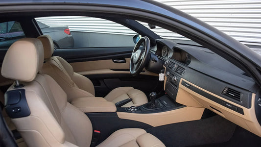BMW M3 Innenraum Bambusbeige – Originalfarbton Leder Sitze, Türverkleidung und Mittelkonsole in hellem Beige, ideal zur Auffrischung mit BMW Lederfarbe