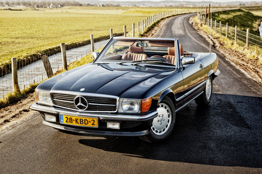 Mercedes R107 Innenraum mit originaler Lederfarbe Dattel – Mittelbraun, gepflegt